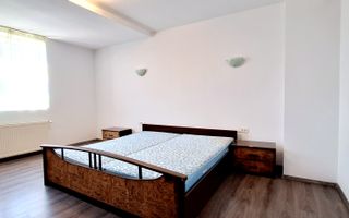 Oferim spre inchiriere, Apartament spatios, 4 camere, pentru locuit sau Firme - Poză 1