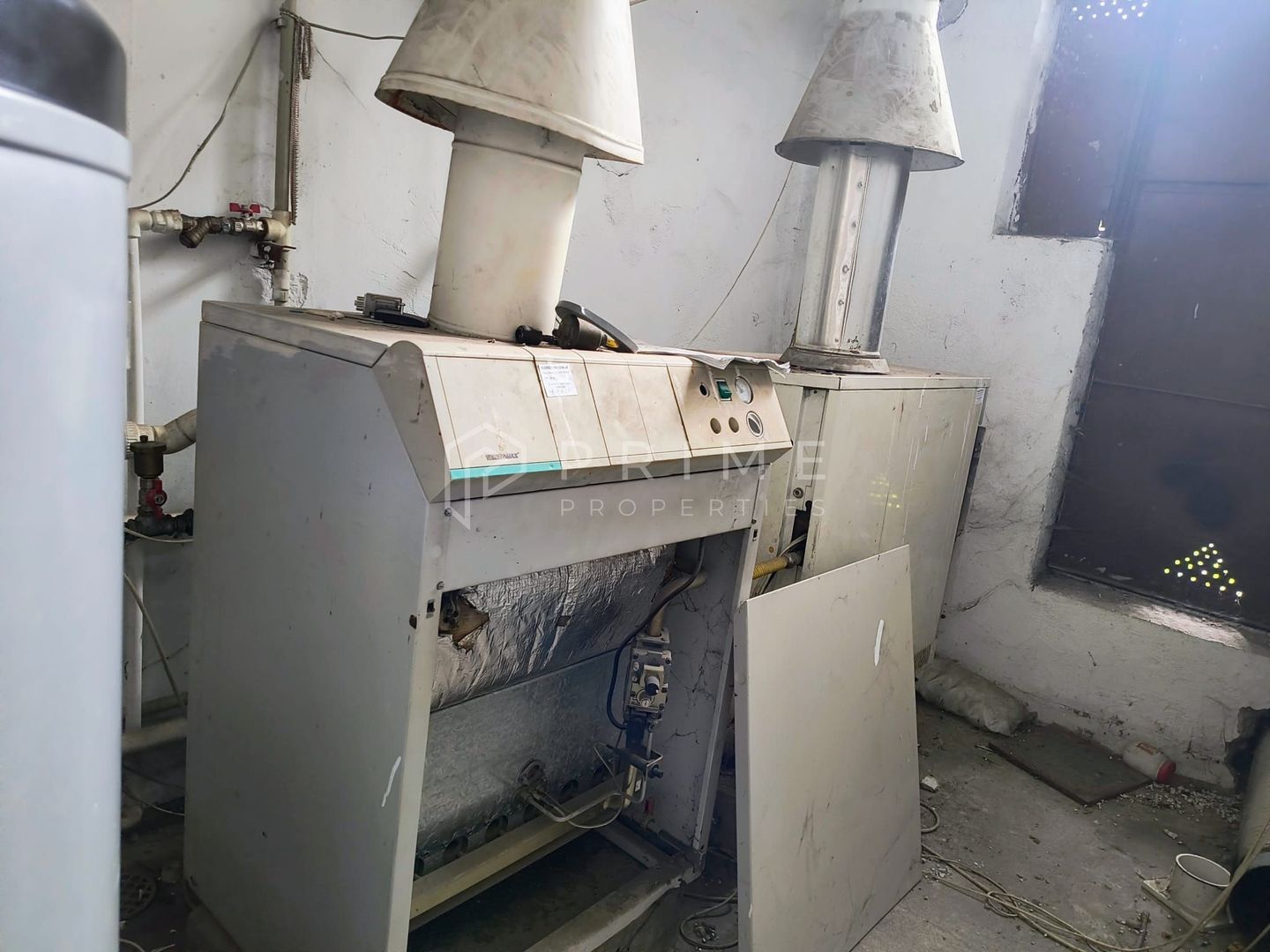 Clădire multifuncțională de vânzare – comerț, birouri și producție. - Poză 11