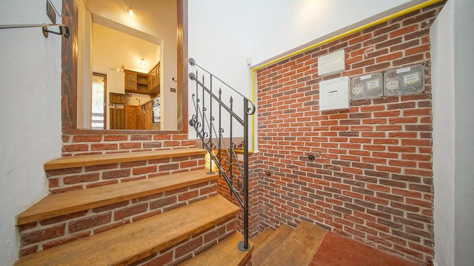 Casa de vanzare in centrul Brasovului - curte privata si pivnita - Poză 6