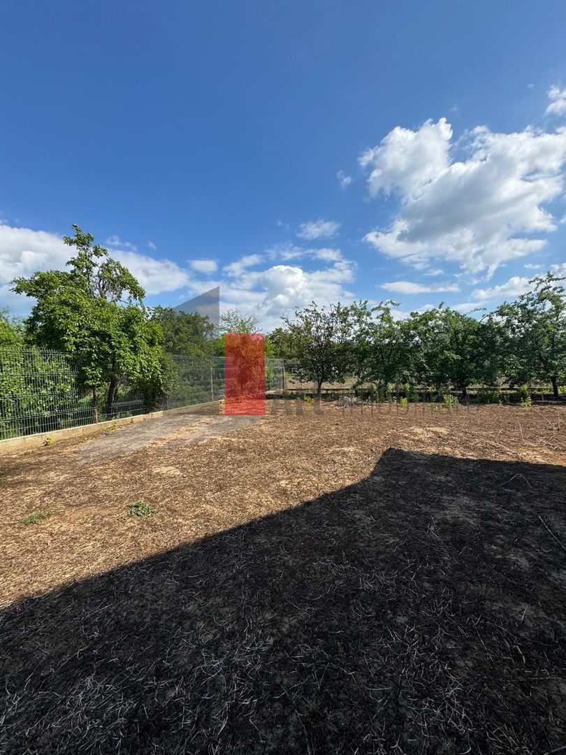 Casa la rosu in Peris - Poză 12