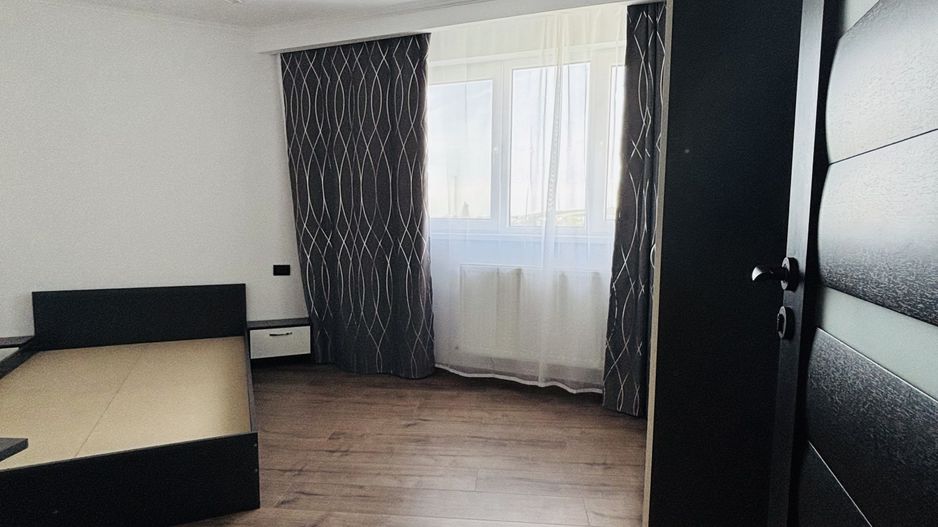 Apartament cu 3 camere, decomandat, Rogerius - Poză 3