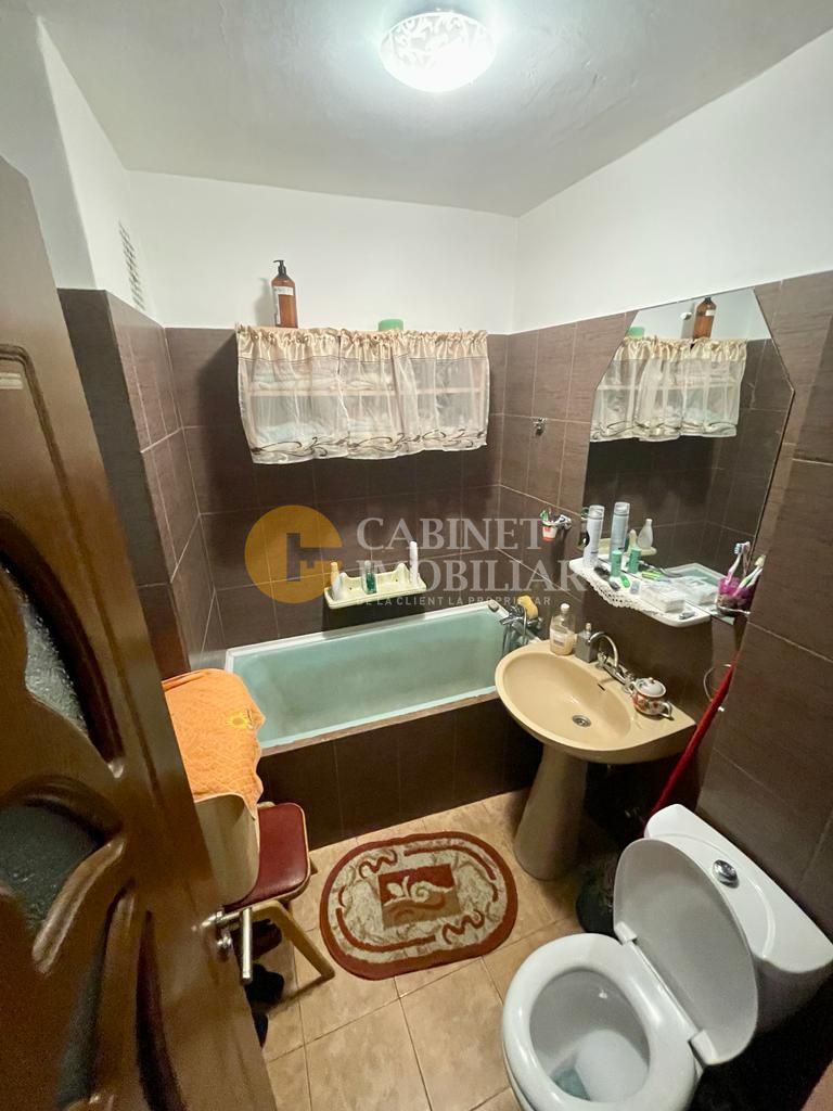 Apartament cu 3 camere decomandat - Podu Ros - Palas - Poză 5