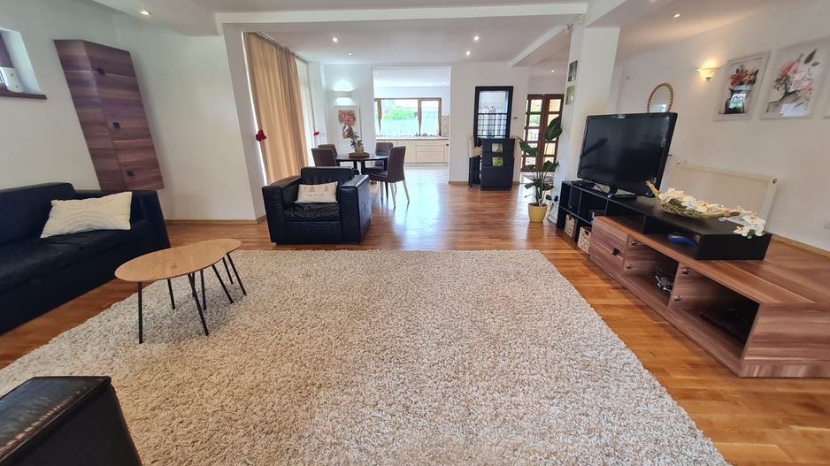 Vila spațioasă și recent renovată în Ghiroda! - Poză 60