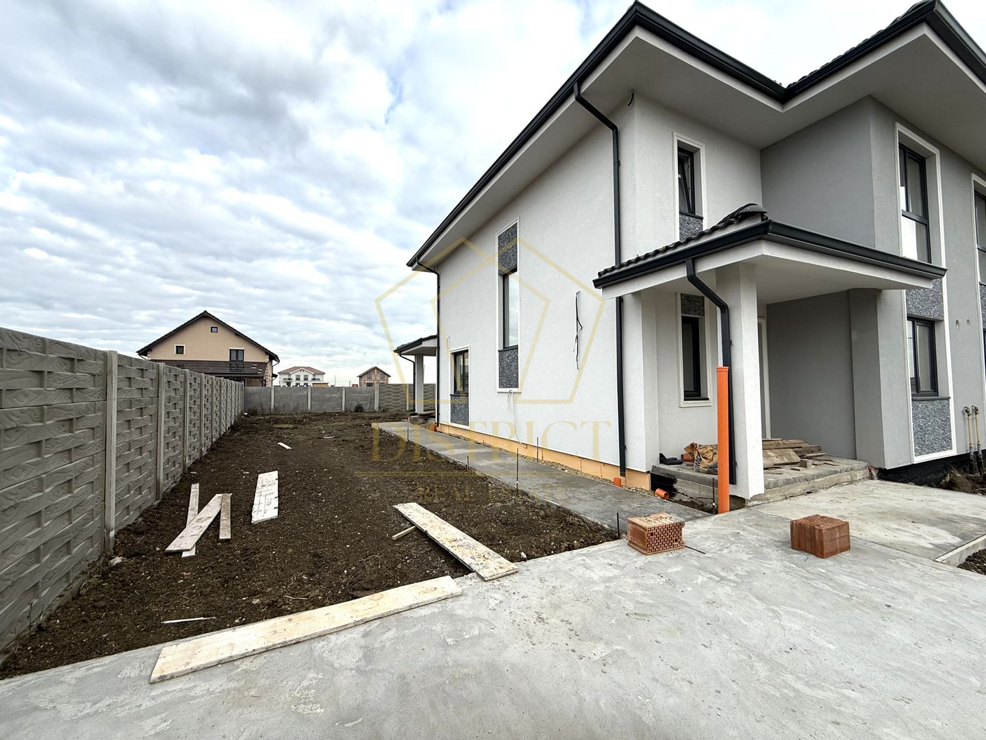 Duplex cu bucatarie inchisa si 4 camere | Sacalaz - Poză 13