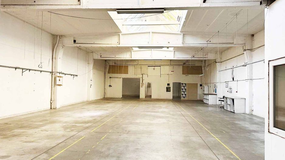 Hală industrială 431 mp de închiriat – central Arad, acces TIR - Poză 2