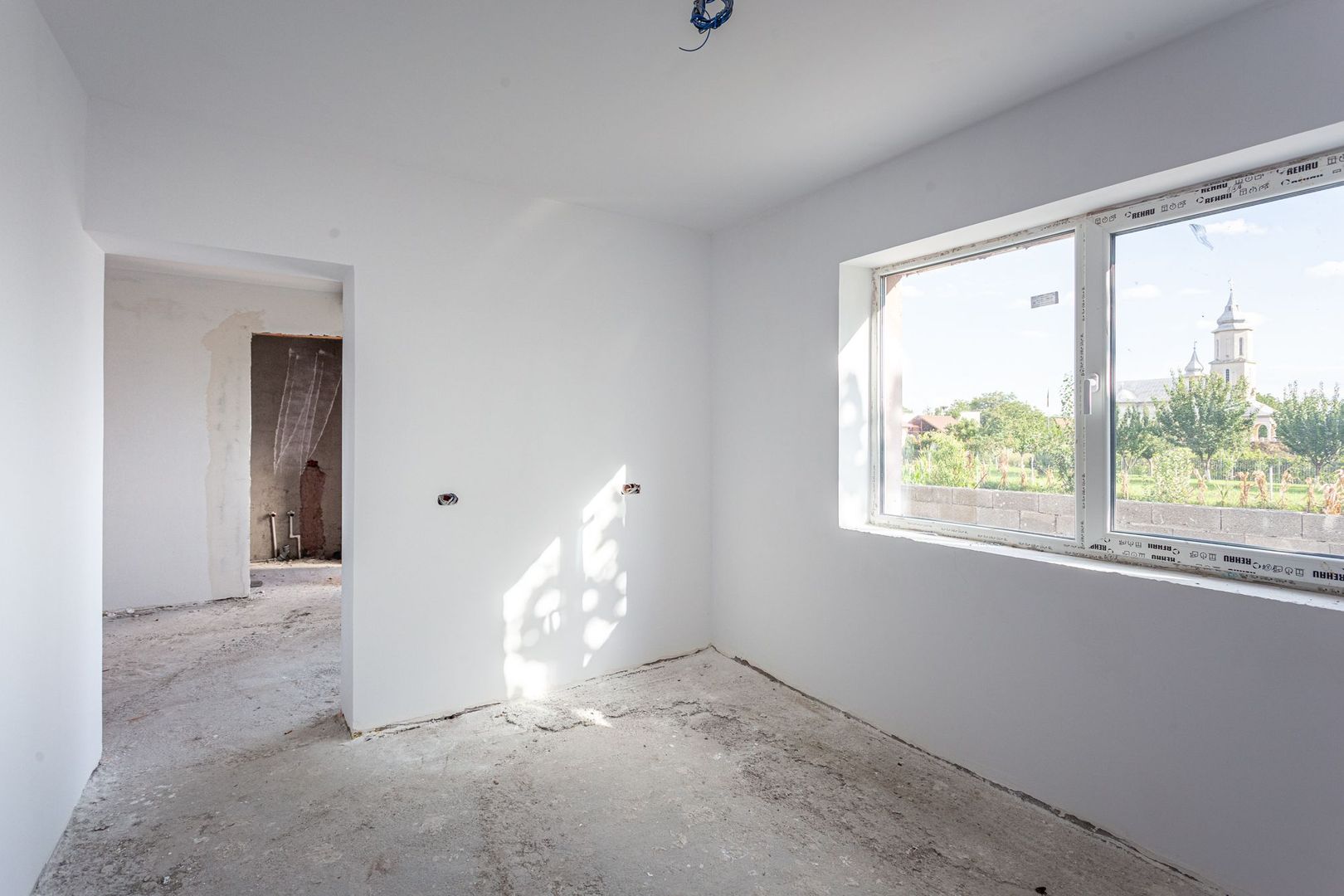 Casă nouă înșiruită, cu 5 camere, la gri, în Livada - Poză 8