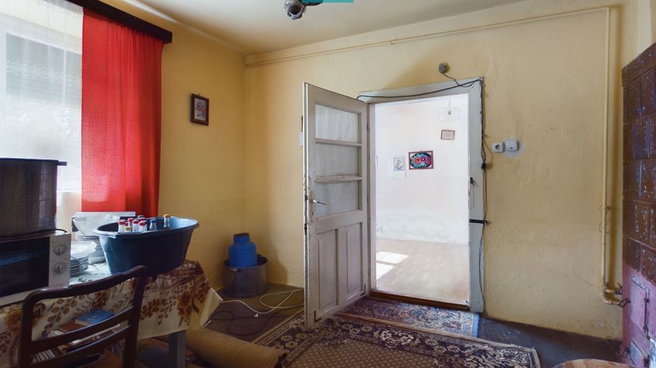 Casă cu 3 camere de vânzare în Bujac - Poză 7