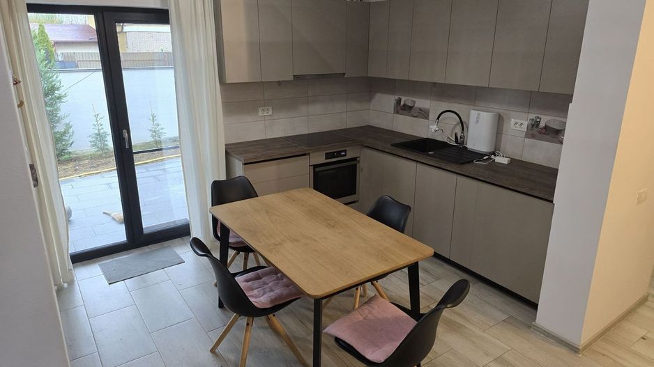 Casa cu 4 camere si garaj - Poză 4