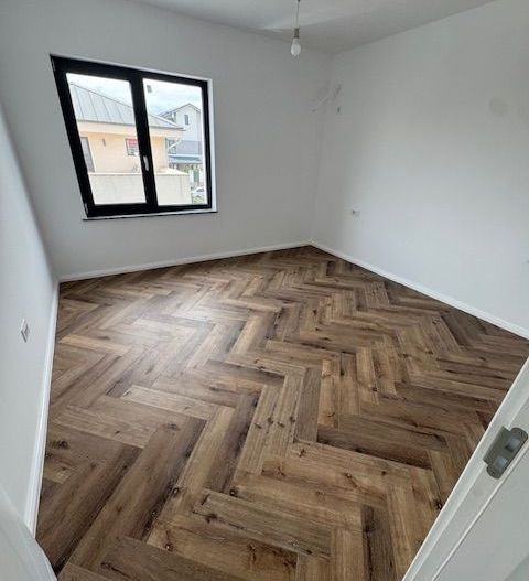 Vila Tunari cu vedere la LAC, 135m2 si curte mare - Poză 10