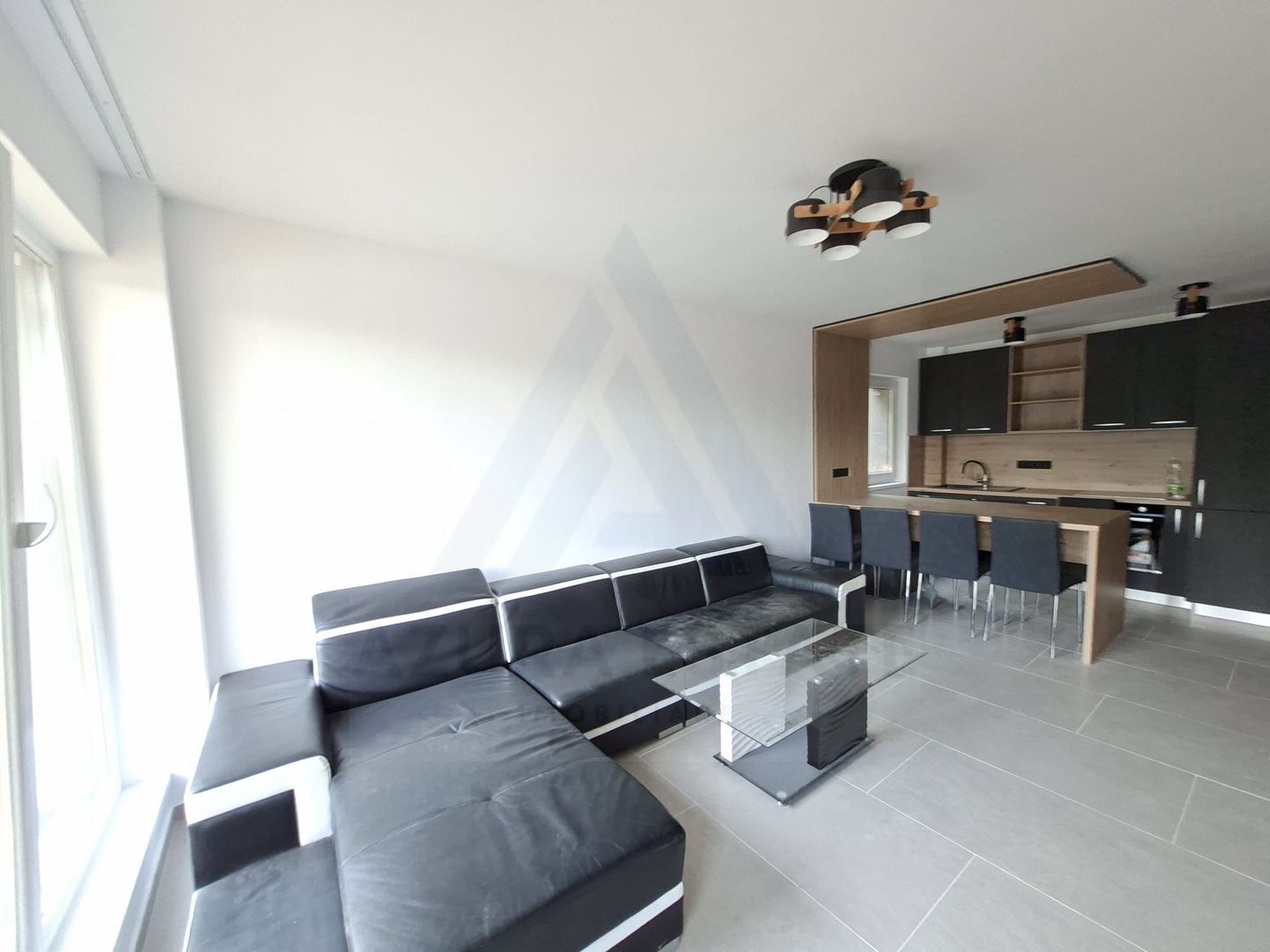 Apartament premium 49.7 mp utili 2 camere si curte 50 mp in Da Vinci - Poză 3