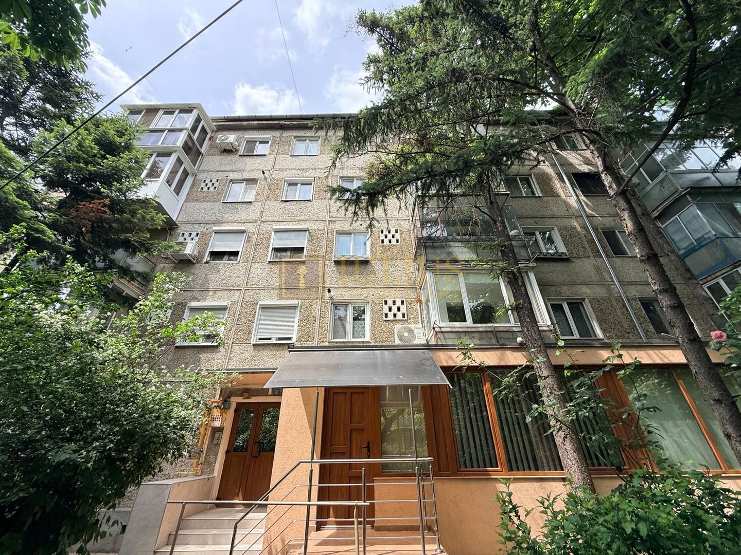 2 camere| Dacia-la 8 minute de Iulius Mall| centrala proprie| apartament frumos| - Poză 17