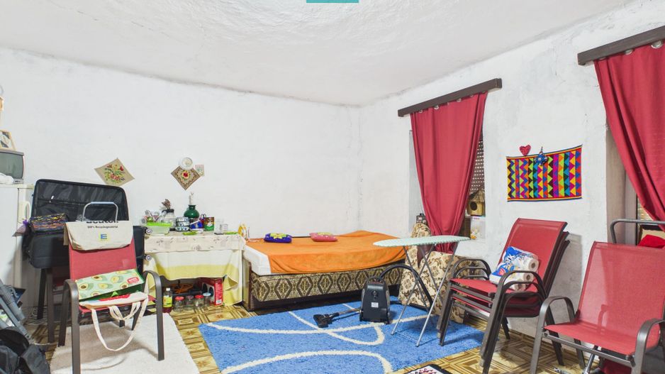 Casă cu 4 camere și teren de 800 mp în Zerind - Poză 13