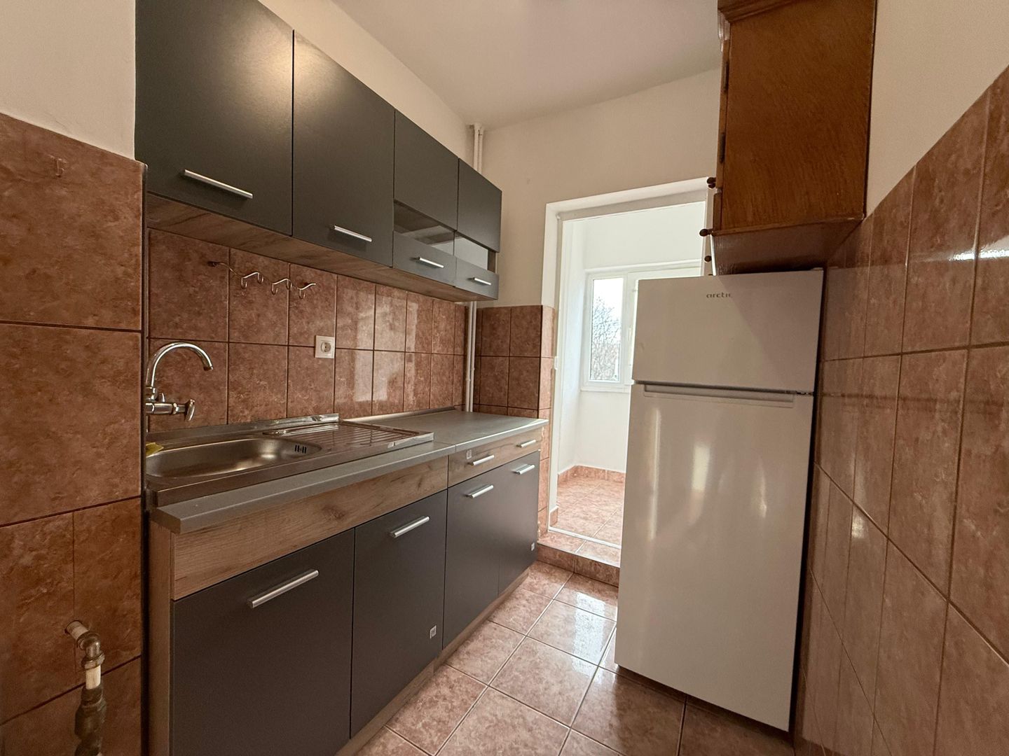 Chirie, apartament, 1 camera, 30 mp, Traian Lalescu Oradea. 250 E/lună - Poză 3