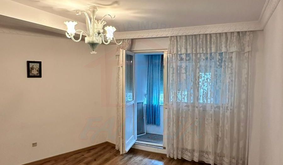 Vanzare Apartament cu 2 camere, zona Micro 13B, etaj 2, pret 63.000 E - Poză 5
