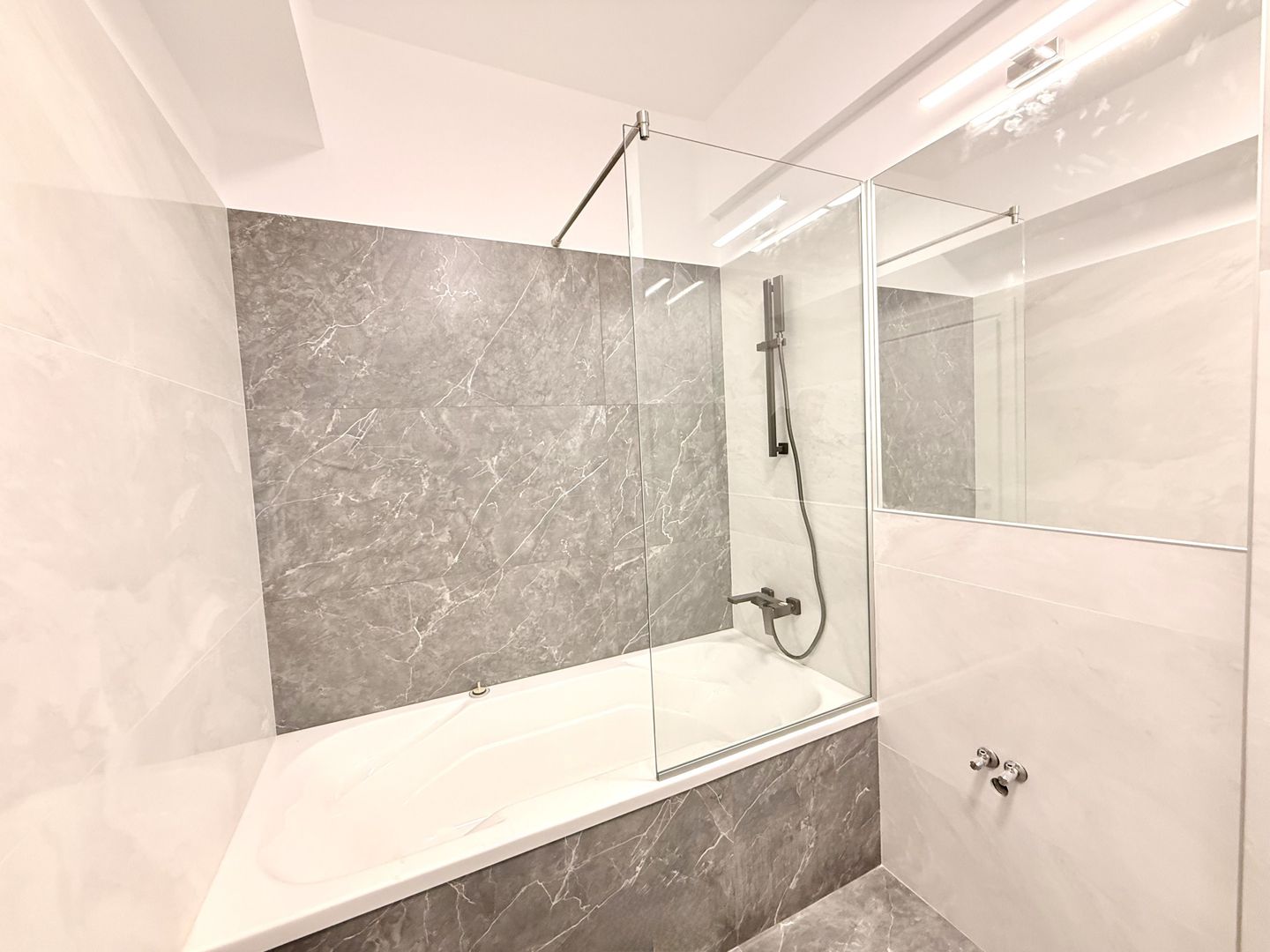 Tribunal Bulevardul Unirii 2 camere 147 mp 60 utili terasa 6 mp curte 81 mp 2025 - Poză 8