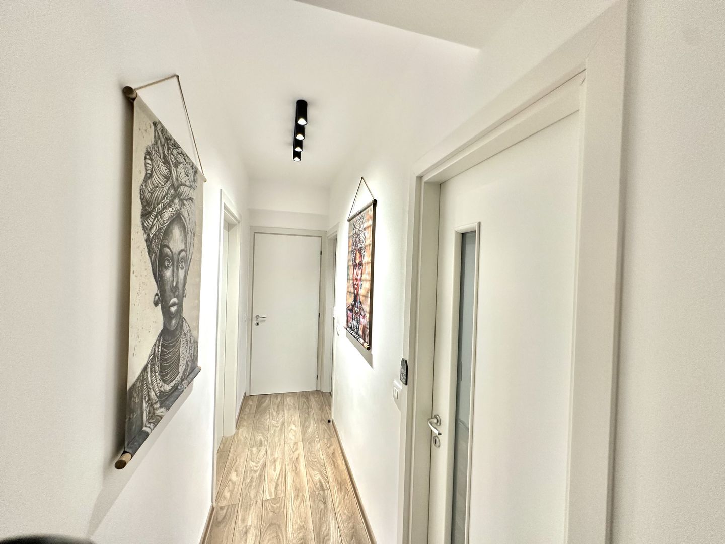 Penthouse modern de inchiririere cu 3 camere, terasă 80 mp zona Coresi - Poză 10