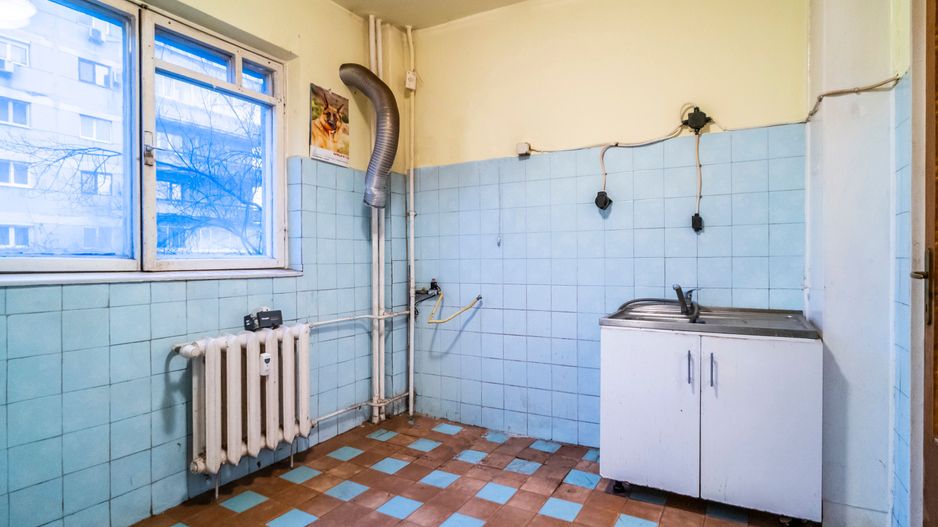 Drumul Taberei 3 camere, 4/10, bloc stradal, c-tie 1980, bucatarie mare, 2 bai - Poză 7