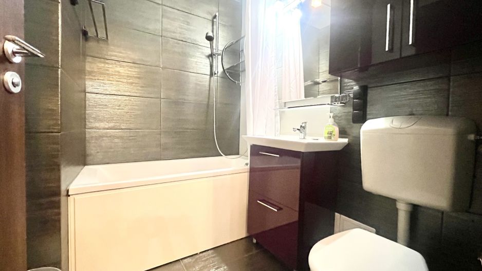 Apartament 3 camere, modern, la prima închiriere, în zona Centrala - Poză 17