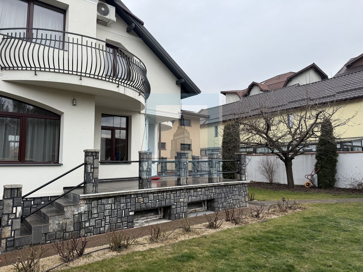 COMISION 0% Casa/Villa 9 camere, singur in curte-zona Tractorul/Brasov - Poză 2