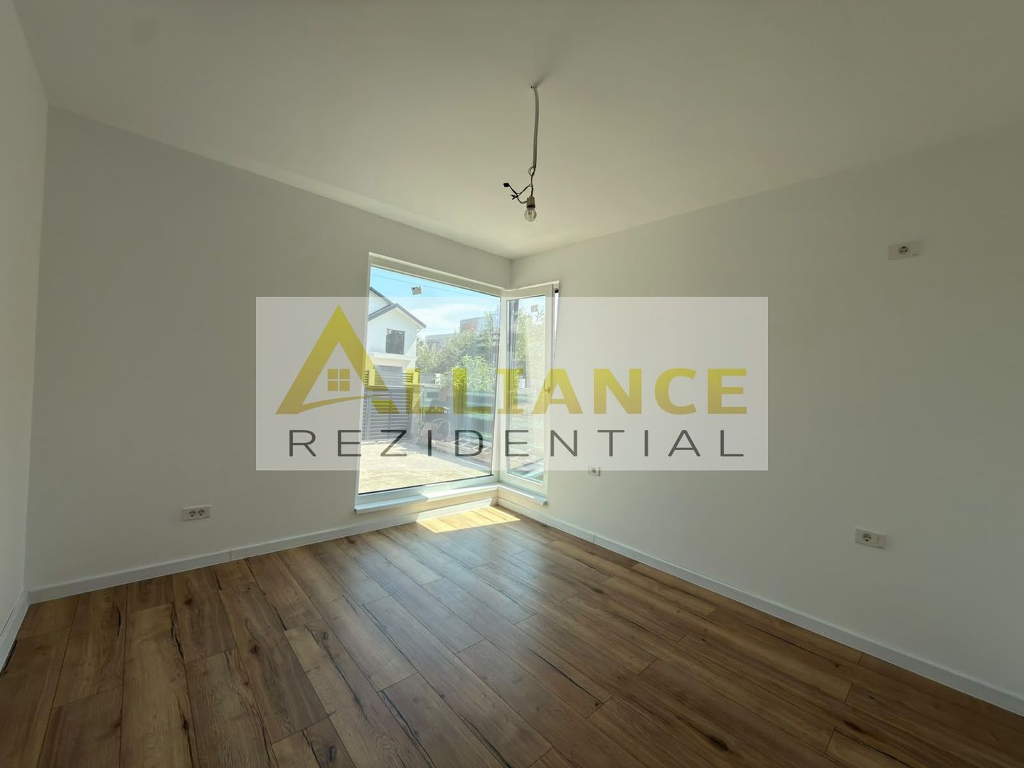 Casa individuala cu 4 camere - teren 454mp - mutare imediata - Poză 9