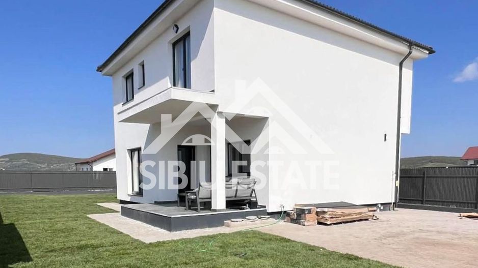 Casa noua curte mare Sibiu, Cristian - Poză 1