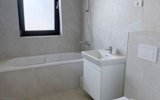 APARTAMENT CU TERASA - Poză 4