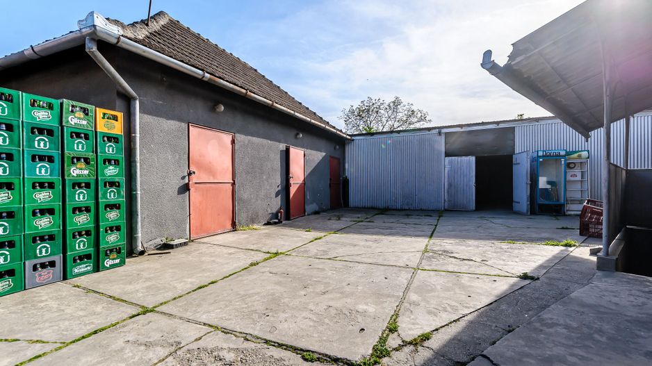 Imobil cu spații comerciale bine poziționat. pe DN în Pecica. - Poză 8