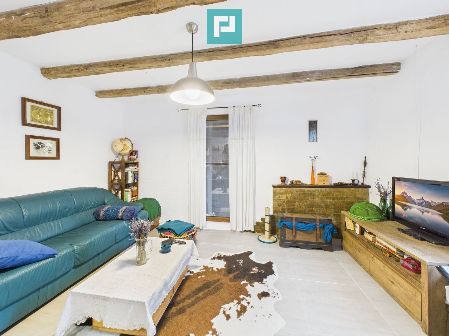 Casă renovată în localitatea Comănești, Arad - Poză 10