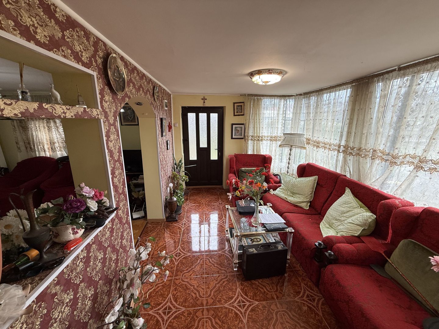 Casă corp C1 84mp + casă corp C2 51mp+garaj+ grădină și teren 889mp - Poză 2