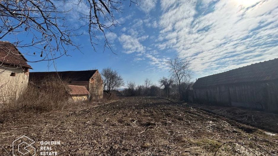 Teren generos de 2000 mp In Odvos, judetul Arad - Poză 2