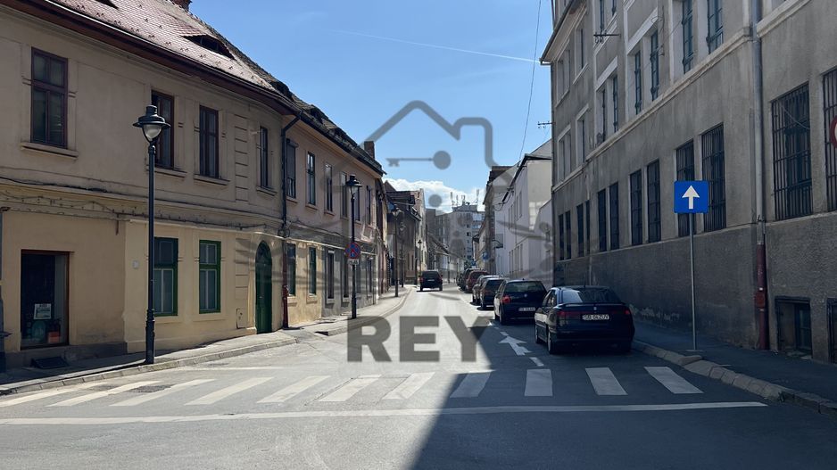 Patru spatii comerciale + locuinta + teren construibil / zona Centrala - Poză 3