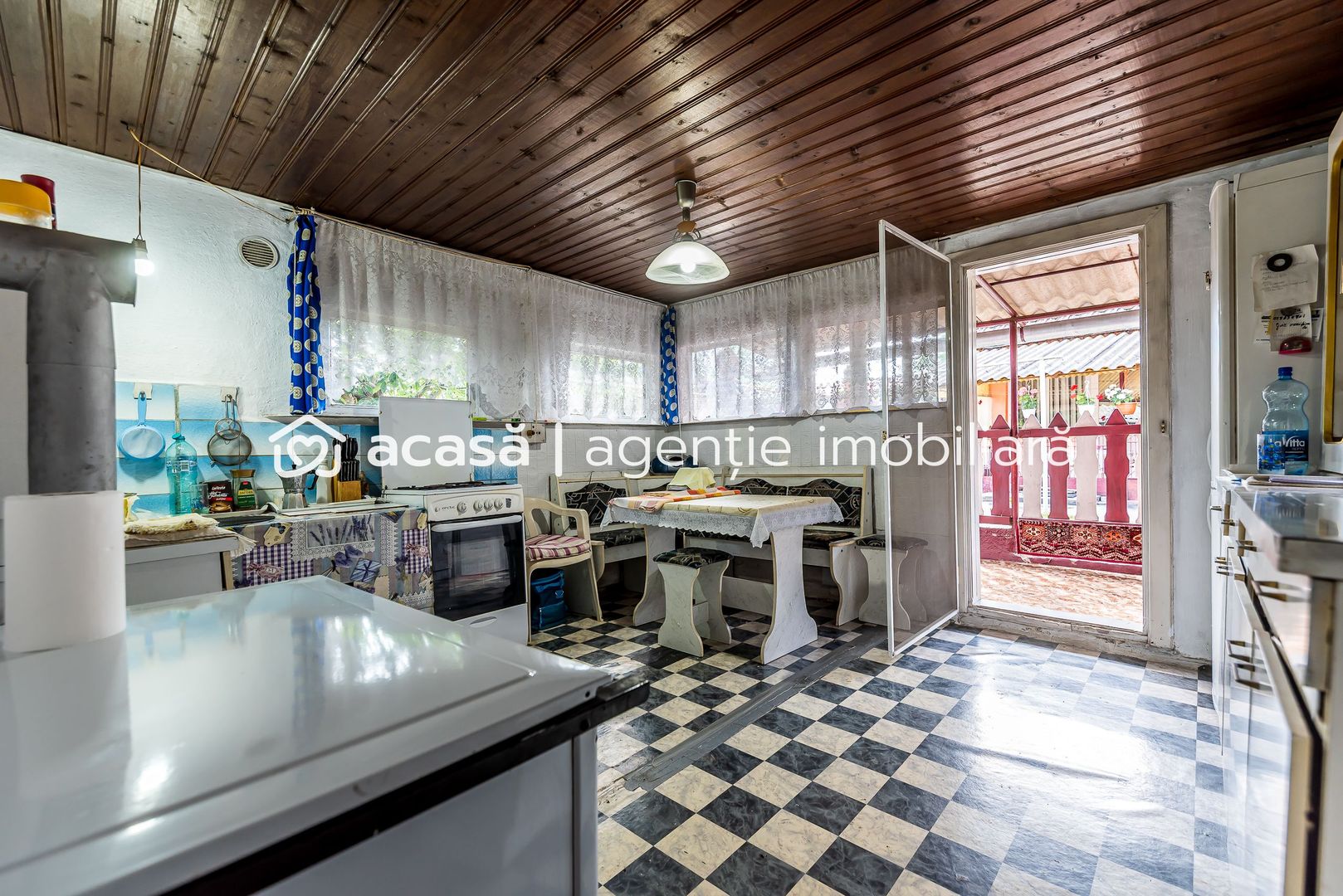 Casa 3 camere, bucatarie si baie, in zona centrala din Chisineu-Cris - Poză 7
