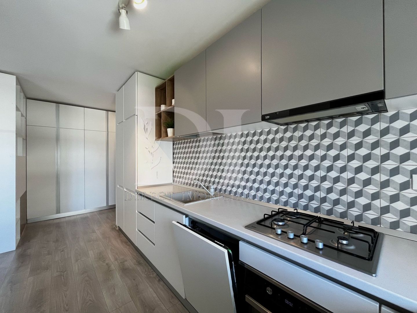 Apartament cu 2 camere semidecomandat , 57 mp, în zona BMW - Poză 4