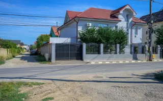 Vilă renovată P+1+M  | Foișor vitrat, grădină și jacuzzi - Poză 45
