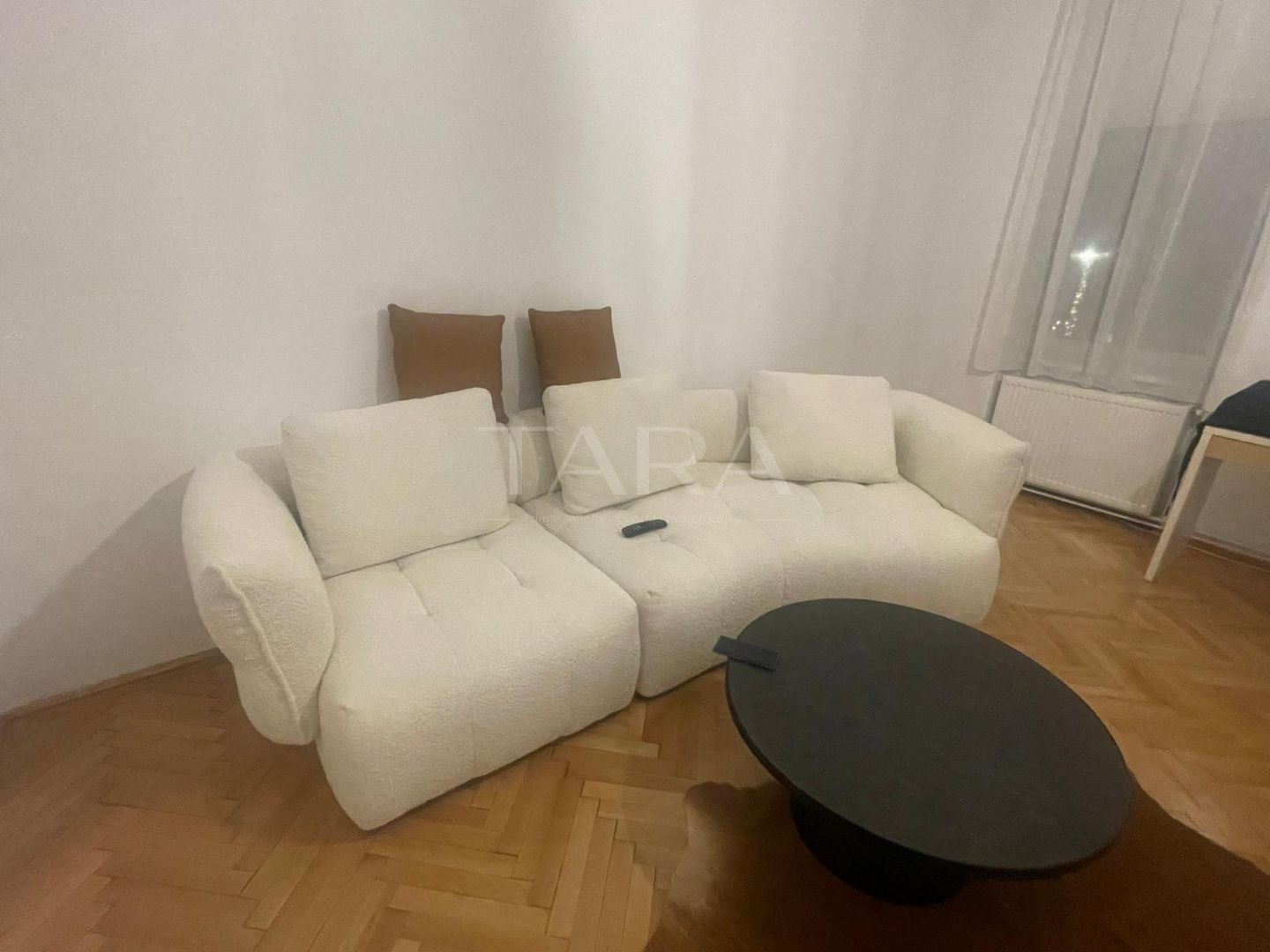 EXCLUSIVITATE. Apartament decomandat, ULTRACENTRAL. - Poză 1