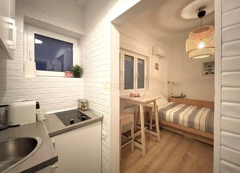 Garsoniera | Vedere catre Calea Victoria  | Airbnb | Certificat Turism - Poză 12