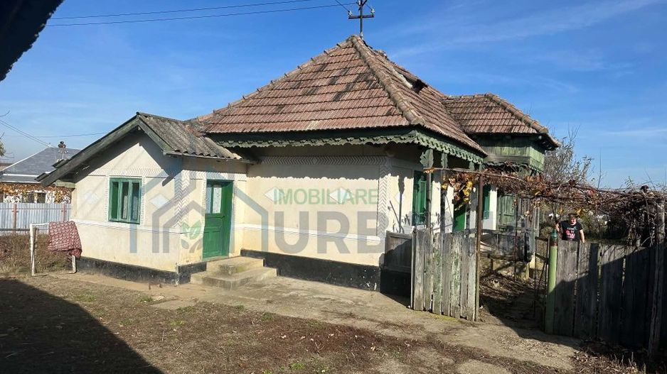 Casă bătrânească locuibilă și teren 1.900 mp – Hărmăneasa, comuna Heleșteni, Iași - Poză 1