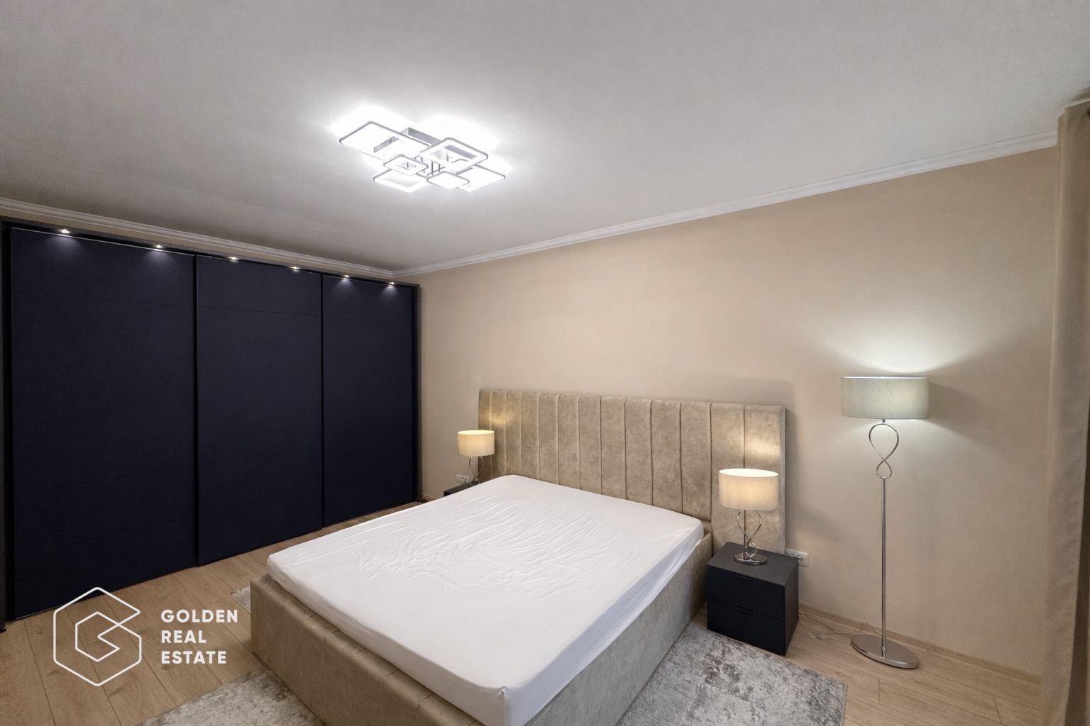 Apartament superb, BERMO, 2 camere, etaj 1, totul nou, centrala proprie, balcon - Poză 9