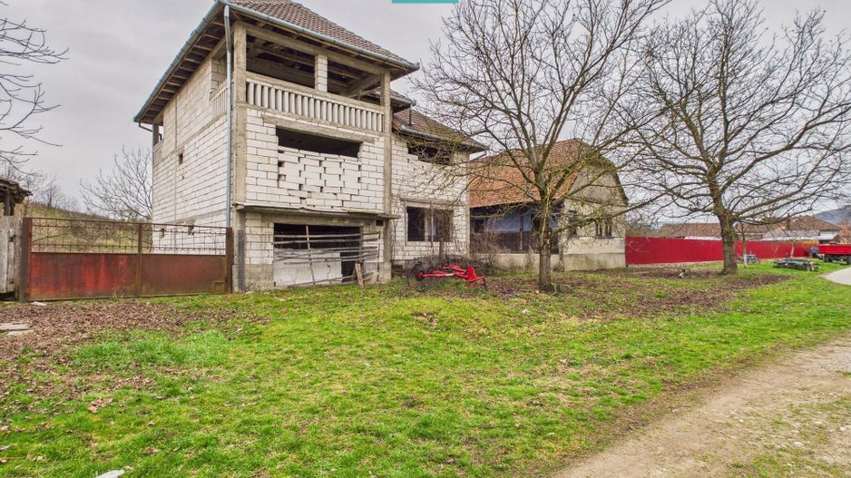 Casă la roșu în localitatea Almaș, Arad. - Poză 3