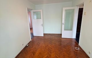 Vanzare apartament cu 4 camere in Micro 13, etaj 3, pret 65 000 euro - Poză 6