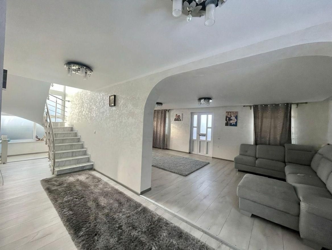 🏡 Casă modernă cu 15 ari teren | Zonă liniștită | Vicov de Sus - Poză 1