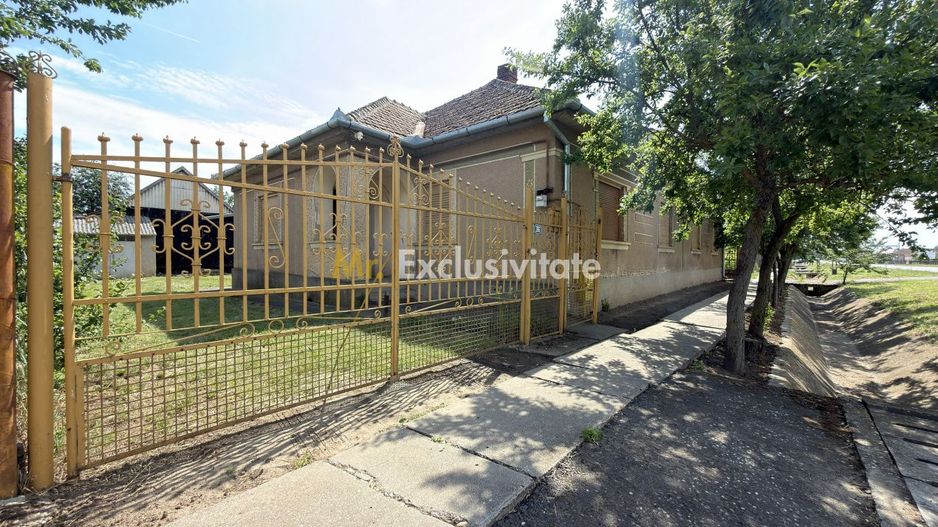 Casă 4 camere, Teren 1955 mp Str. Vezendiului Nr. 366 - Loc. Petrești, Satu Mare - Poză 1