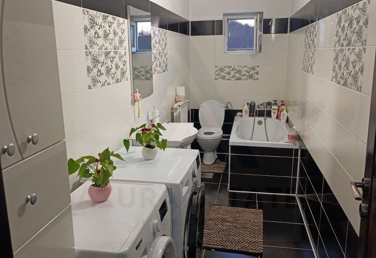 Casa Cisnadie etaj 1 integral cu intrare separata si curte comuna - Poză 6