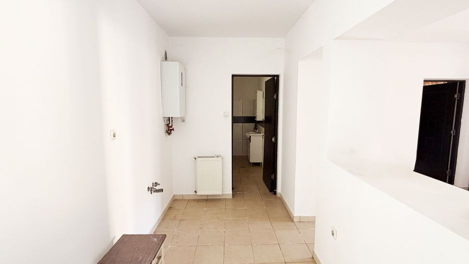 Apartament spațios la parter |ideal pentru locuire, birou, investiție - Poză 3