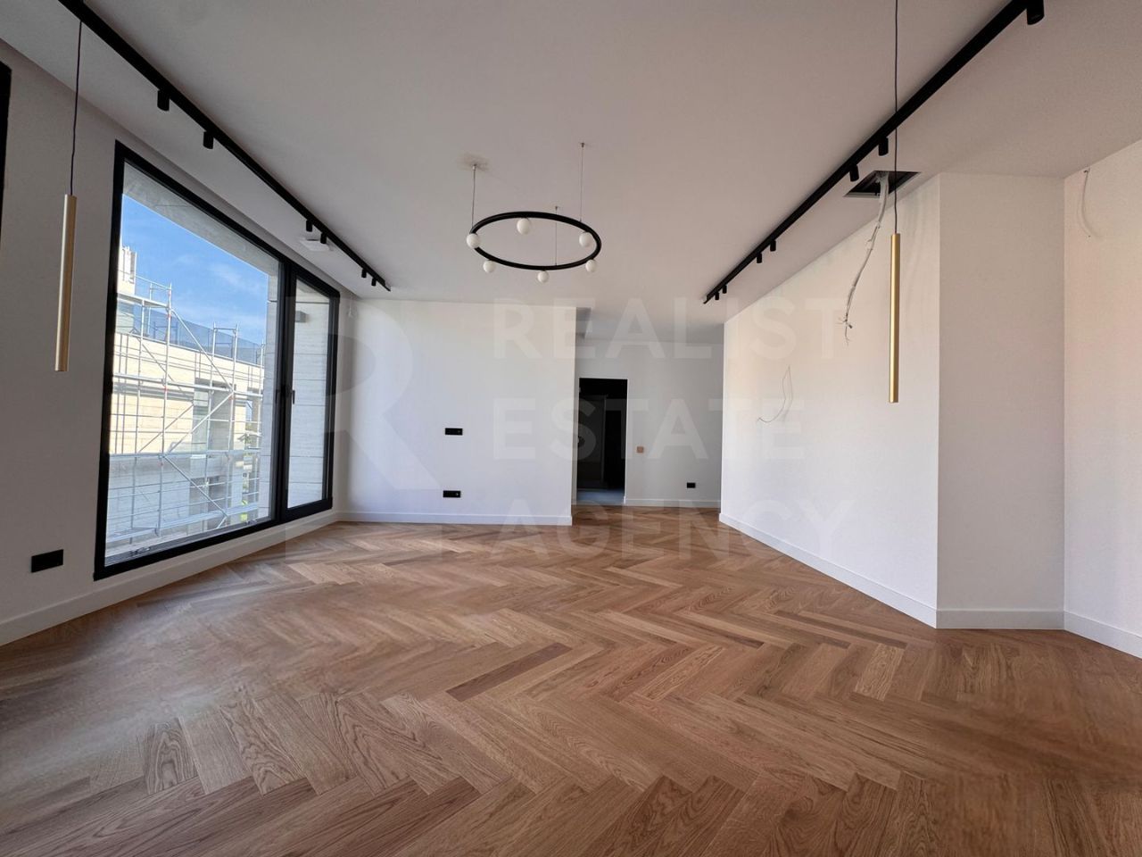 Vilă spațioasă cu grădină privată în Nordul Bucureștiului. - Poză 7