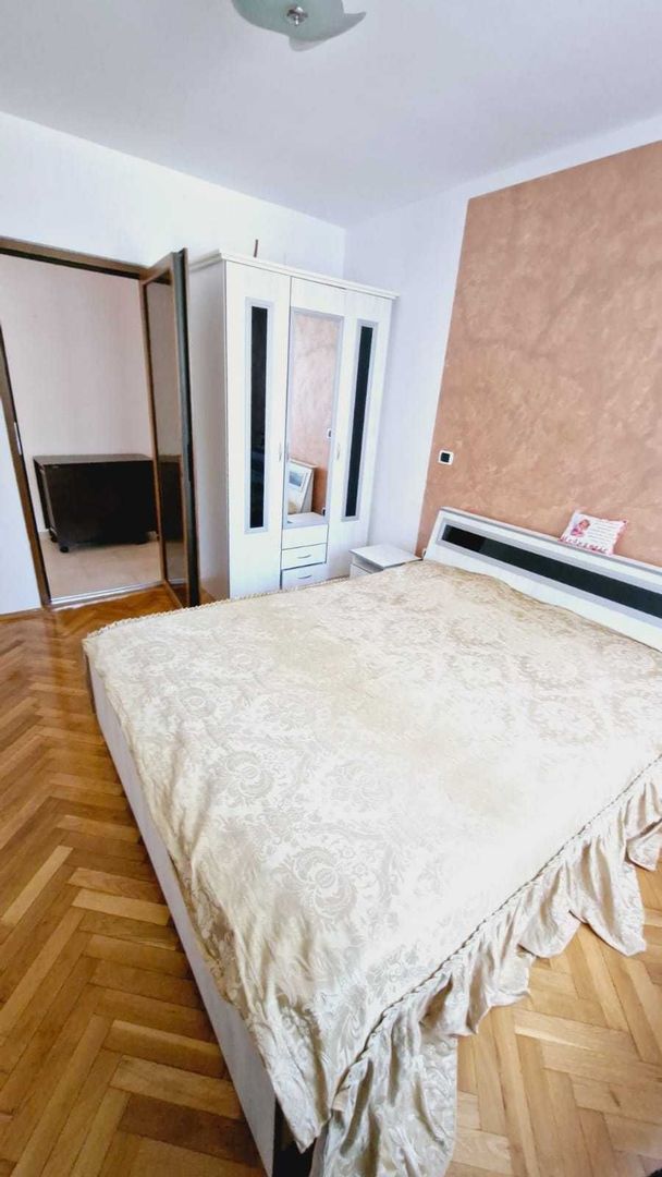 De vânzare apartament 4 camere - Poză 3
