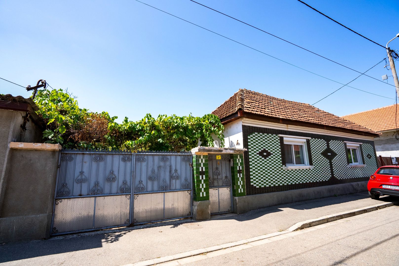 Casa cu 620 mp de teren in Rogerius - Poză 1