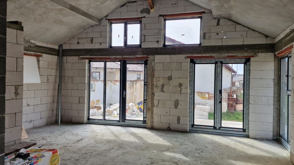 CASA  LA ROSU DE VANZARE IN OARDA, LA 170000 - Poză 2