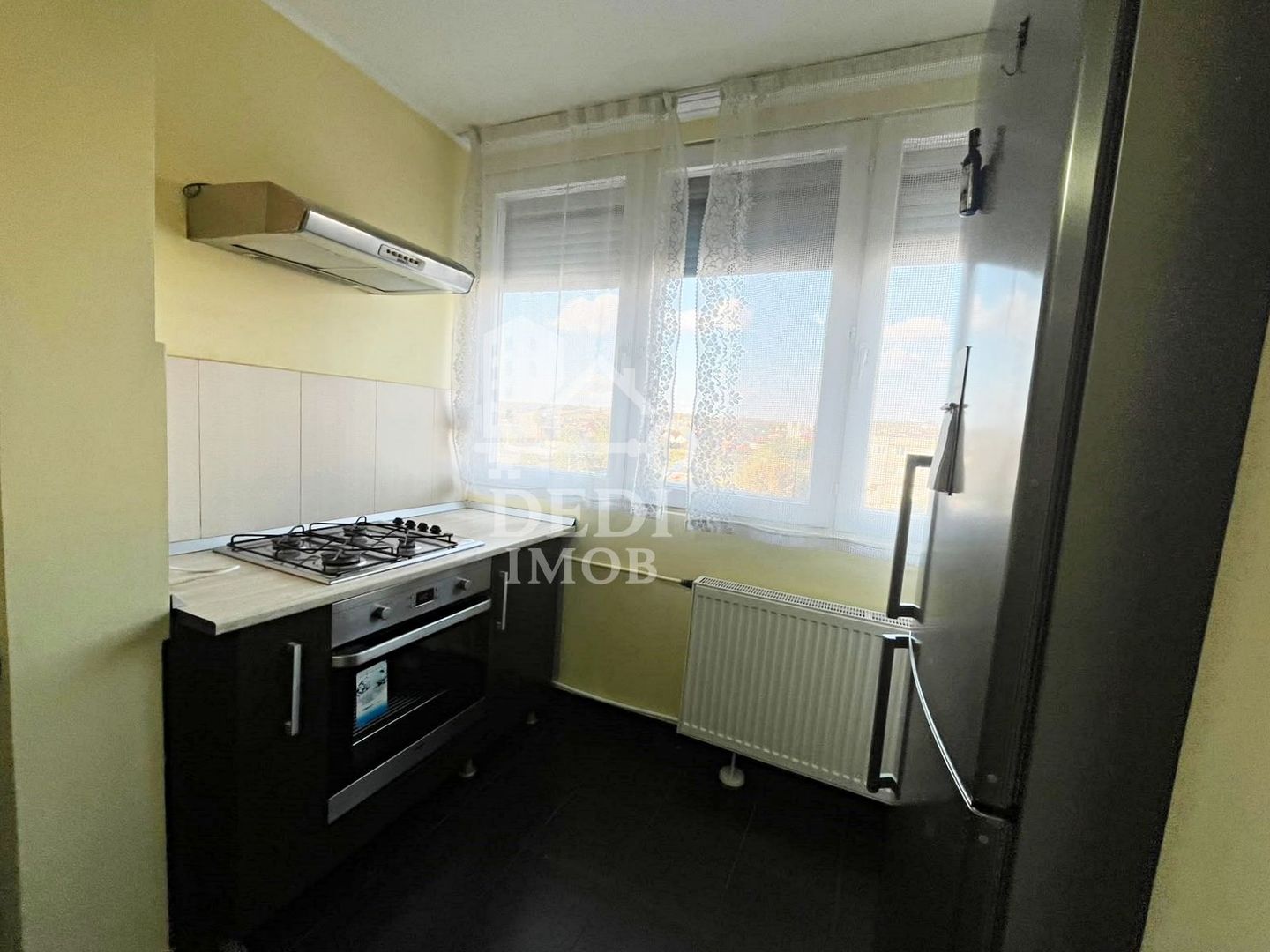 Apartament 3 camere de vanzare in zona Rogerius, Oradea - Poză 4