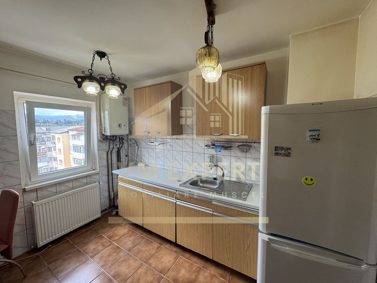 APARTAMENT 2 CAMERE ETAJ 4 VISOI - Poză 3